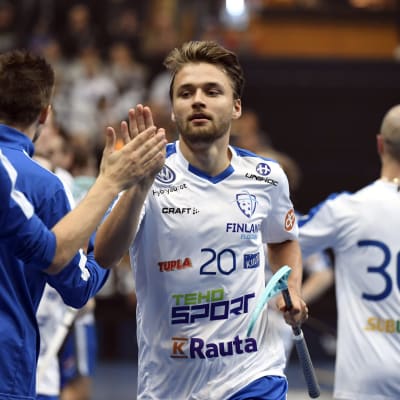 Nico Salo firar en fullträff mot Sverige.