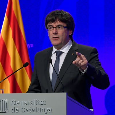 Kataloniens regionpresident Carles Puigdemont under en presskonferens i Barcelona 2.10.2017.