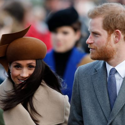 Prins Harry och hans trolovade Meghan Markle deltog i en julgudstjänst i Sandringham tillsammans med den övriga kungliga familjen.