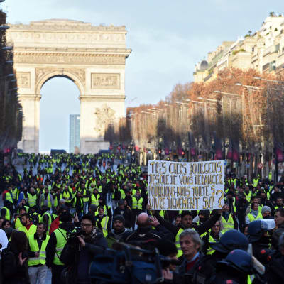 Demonstration i Paris 8.12.2018 mot regeringens reformer. 