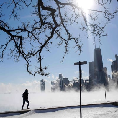 Ånga över Lake Michigan i minus 29 Celsius i Chicago, Illinois på onsdagen. 