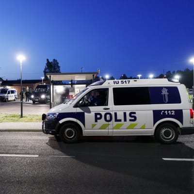 Polisbilar i Borgå på morgonen den 25.8. 