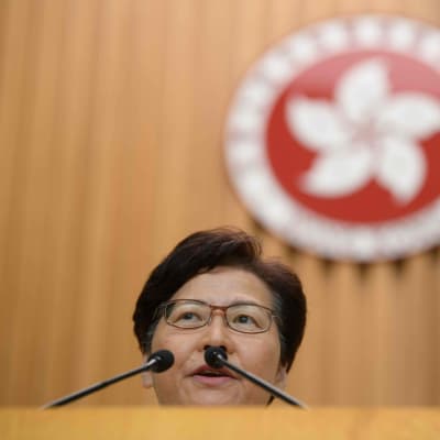 Hongkongs regeringschef Carrie Lam höll en presskonferens på tisdagen där hon avvisade rapporter om att hon egentligen vill avgå från sin post. 