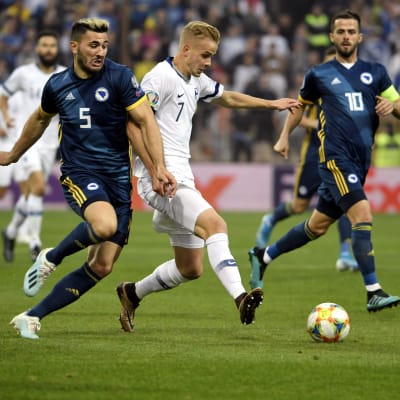 Bosnia-Hertsegovina antoi Suomelle selkäsaunan