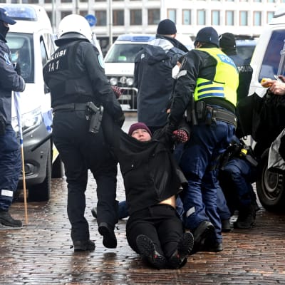 demonstration mot coronarestriktioner