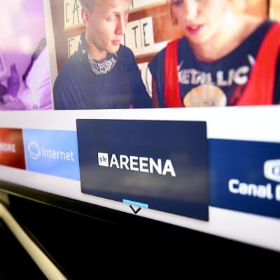 En tv-skärm med Arenans logga.