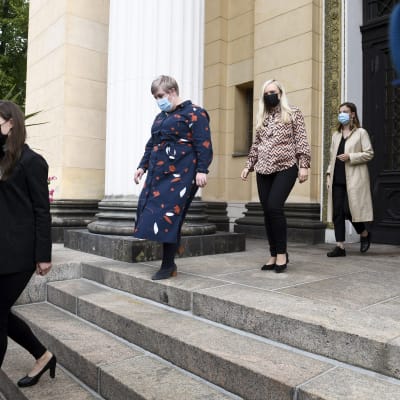 Hallitus on päässyt sopuun ensi vuoden budjetista sekä ilmastopäästöjen leikkaamisesta.
