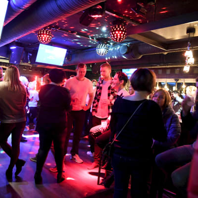 nattklubb, folk på nattklubb