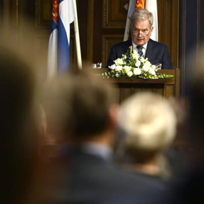 Tasavallan presidentti Sauli Niinistö puhui 242. maanpuolustuskurssin avajaisissa Säätytalossa Helsingissä.