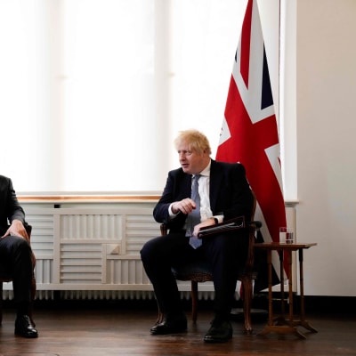 Volodymyr Zelenskyi ja Boris Johnson tapaamisessa.