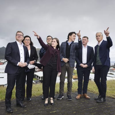 Suomen pääministeri Petteri Orpo, Ahvenanmaan maaneuvos Veronica Thörnroos, Grönlannin pääministeri Mute Bourup Egede, Islannin pääministeri Katrin Jakobsdottir, Kanadan pääministeri Justin Trudeau, Färsaarten pääministeri Aksel V Johannesen ja Norjan pääministeri Jonas Gahr Stoere.