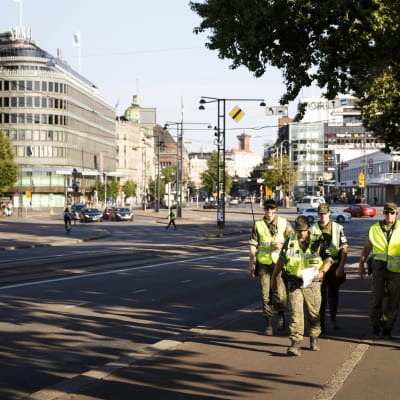 Poliser i centrum av Helsingfors