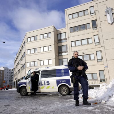 Poliisipartio päivystää Pasilan poliisitalolla Helsingissä 10. helmikuuta 2022.