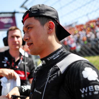 Guanyu Zhou inför F1-start.
