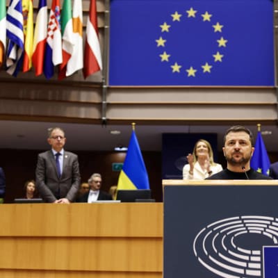 Zelenskyj talar i EU-parlamentet i Bryssel