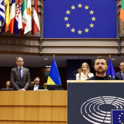 Zelenskyj talar i EU-parlamentet i Bryssel