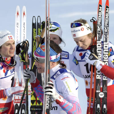 Norges damer tog alla medaljer på tremilen i Lahtis.