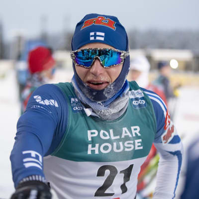 Remi Lindholm efter målgång i Ruka 2023.