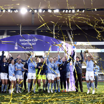 Åland United firar cupguld 2021.