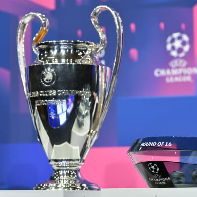 Champions League-bucklan i förgrunden av lottningen.