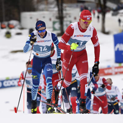 Iivo Niskanen hack i häl på Aleksandr Bolsjunov på herrarnas femmil.