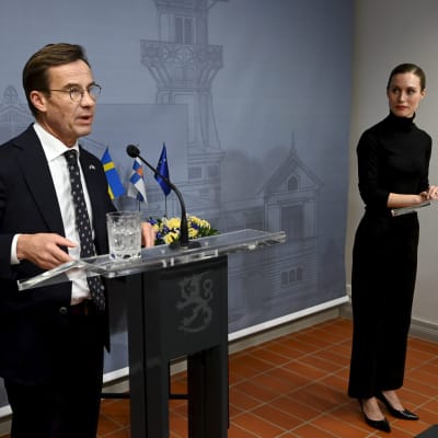 Ruotsin pääministeri Ulf Kristersson ja suomen pääministeri Sanna Marin.