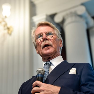 Björn Wahlroos talar. 