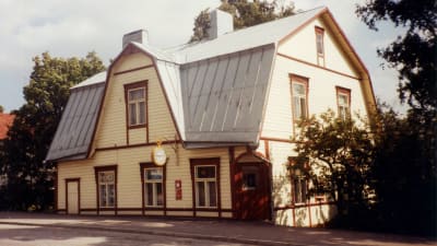 Oksanens gamla urmakaraffär i Nickby.