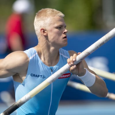 Albin Lundberg hoppar stav i U23EM 2023.