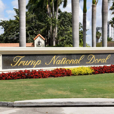 Infarten till Trumps golfklubb Trump National Doral i Miami, Florida på en arkivbild från april 2018.