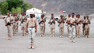 Rebeller och jihadister angrep regeringsstyrkor i Aden i två olika attacker som krävde över 40 dödsoffer