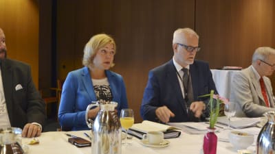  Europaparlamentarikerna Henna Virkkunen (Saml) och Petri Sarvamaa (Saml) i Strasbourg 11.9.2018.  