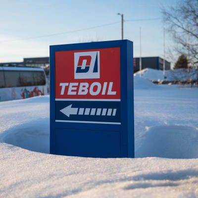 Teboil-asema kuvattuna talvella Mikkelissä.