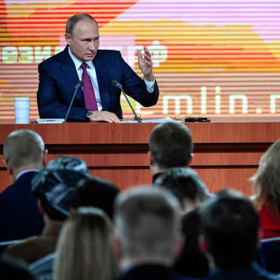 Rysslands president Vladimir Putin svarar på frågor den 14 december 2017.