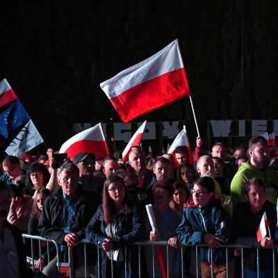 Människor har samlats för att delta i minnesceremonin 80 år efter andra världskriget i Gdansk, Polen. De största högtidligheterna ska äga rum i huvudstaden Warszawa.