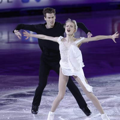 Matthias Versluis och Juulia Turkkila dansar på EM-galan.