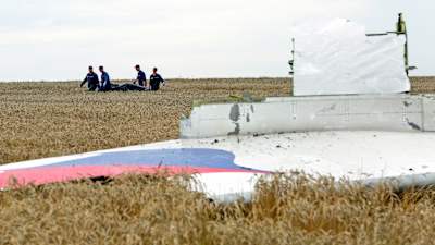 Det malaysiska passagerarplanet MH17 med 298 personer ombord skjöts ner över rebelkontrollerat område i östra Ukraina den 19 juli år 2014