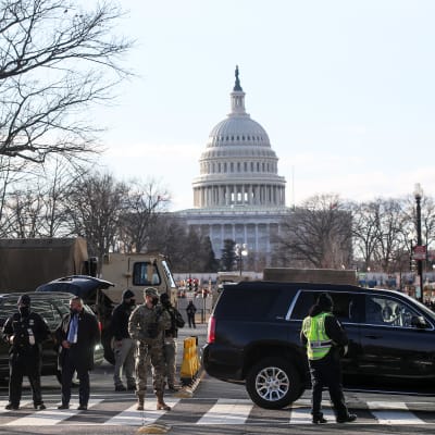 Washington D.C. on täynnä sotilaita, jotka turvaavat presidentti Joe Bidenin virkaanastujaisia.