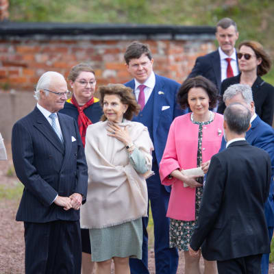 Sveriges kungapar och Finlands presidentpar på besök på Åland som firar 100 år av självstyrelse.