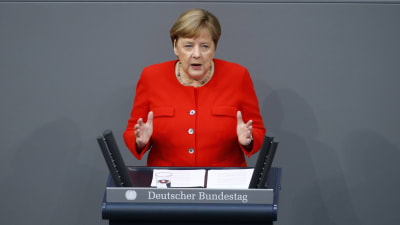 Saksan liittokansleri Angela Merkel linjasi Saksan tulevan EU-puheenjohtajakauden tavoitteita liittovaltiopäivillä torstaina.
