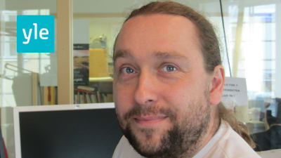 Mathias Gustafsson är redaktör på Svenska Yle och arbeter för Radio Vega Östnyland.