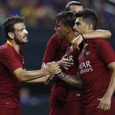 AS Roma firar mål.