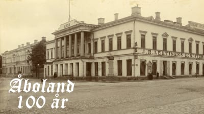 Gammal bild på Åbo Akademis huvudbyggnad.