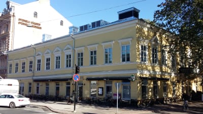 Ett gult hus i Åbo som Carlo Bassi ritat.