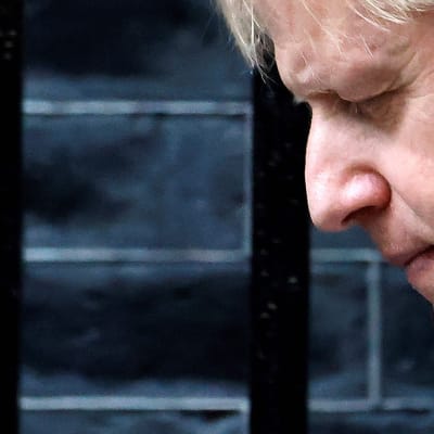 Boris Johnson pyysi anteeksi kosteita henkilöstöjuhlia
