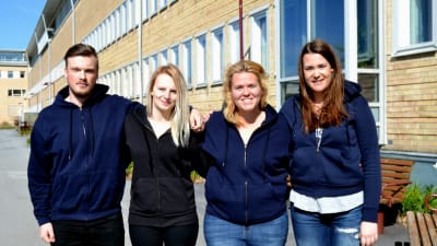 Studerande André Lund, Patricia Kamlin, Emma Hinttu och Sonja Sparv vid Umeå universitet. Alla är medlemmar i styrelsen för Finlandssvenska nationen.