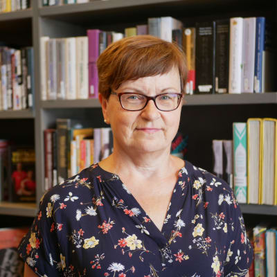 Susanne Ahlroth på Nordsjö bibliotek.