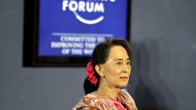 Aung San Suu Kyi talade vid World Economic Forum i Burma
