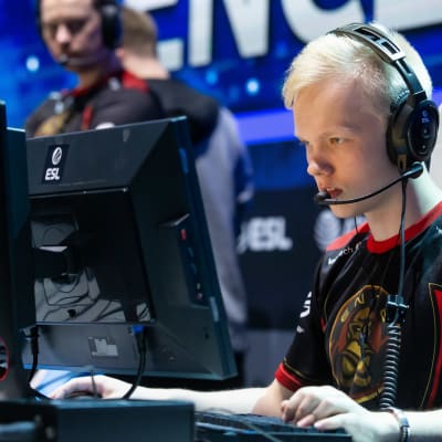 Jere Salo tietokoneen ääressä IEM Chicago-tapahtumassa.