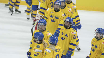Damkronorna deppar.